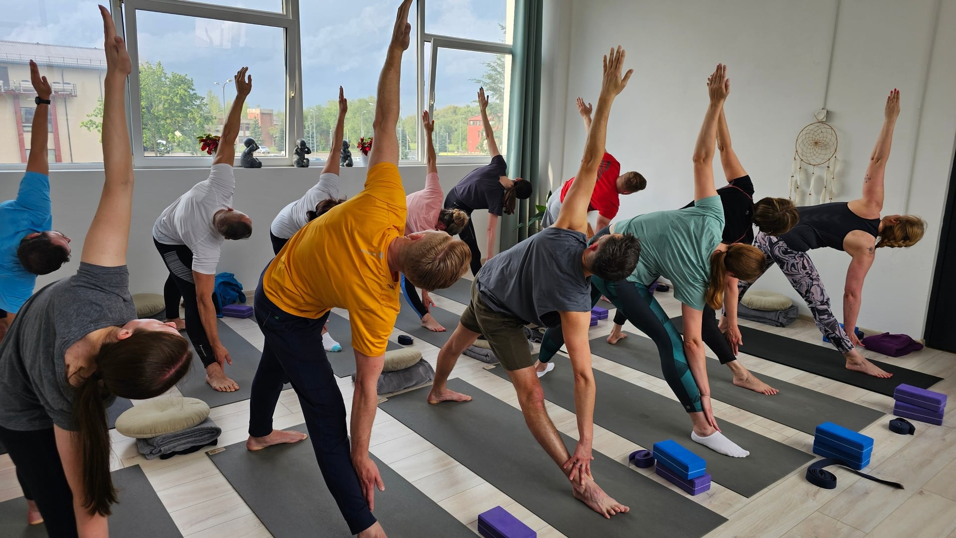 Groupes de yoga débutants et avancés