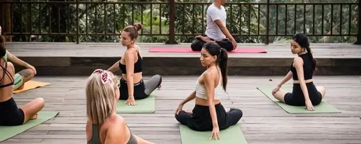 4 Jours Activités supplémentaires Recharge du corps et de l’âme Yoga / Méditation Canangsari (atelier d’offrande balinaise) Melukat (cérémonie de purification balinaise) Expériences de guérison balinaise et de détente Massage balinais Bain de pieds aux fleurs et réflexologie Feu de camp Aventures culinaires Cours de cuisine Pêche Excursions de randonnée Excursion longue au Mt Batukaru (12 heures) Excursion courte au Mt Batukaru Promenade en forêt tropicale (3 heures) Excursion à la cascade et à la ferme locale (2 heures) Délices pour les papilles Petit-déjeuner flottant Dîner aux chandelles Barbecue dans le jardin Se déplacer Location de moto/jour Location de vélo/jour Excursion en voiture à la journée