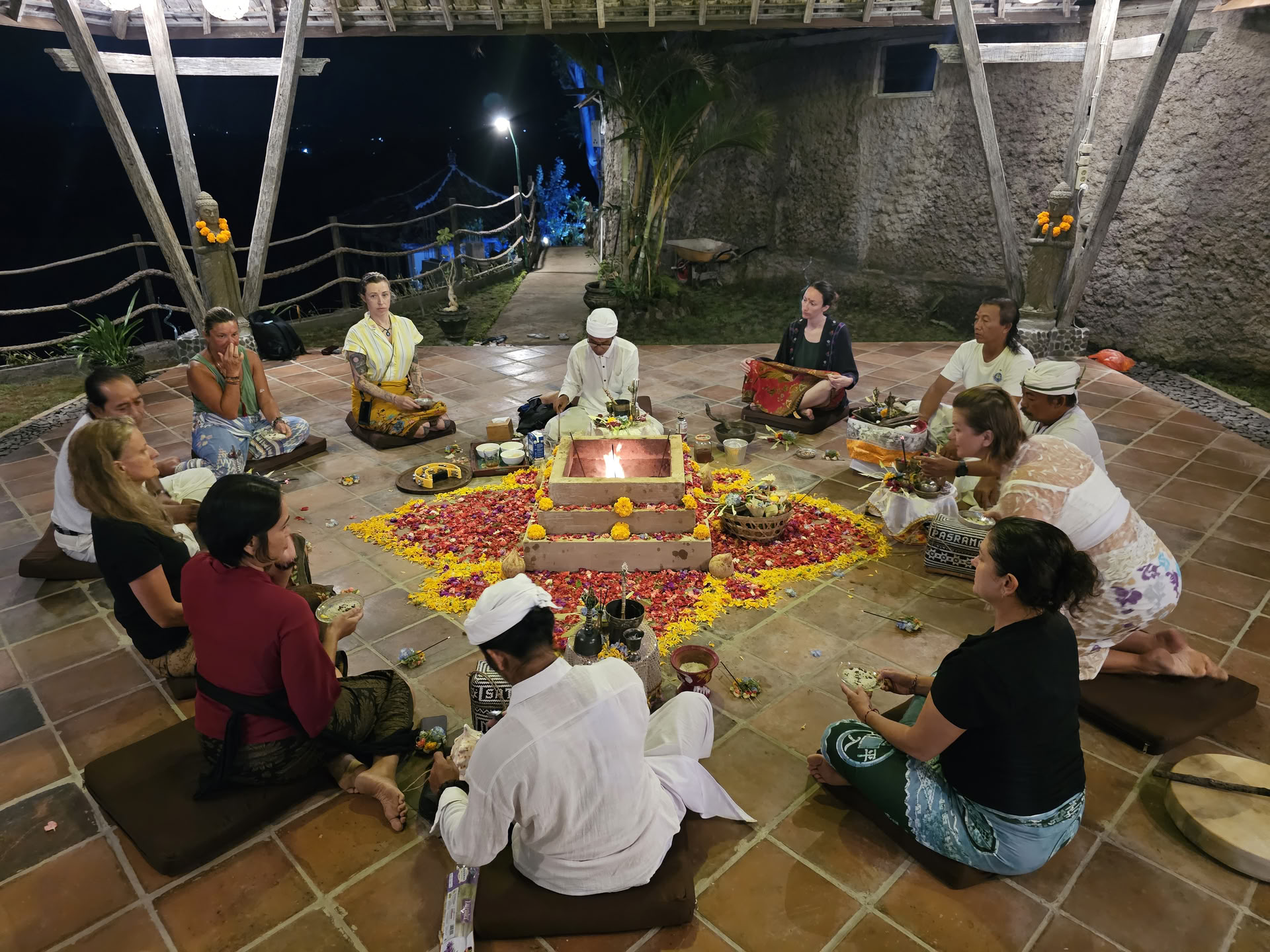 Cérémonie du feu Agni Hotra