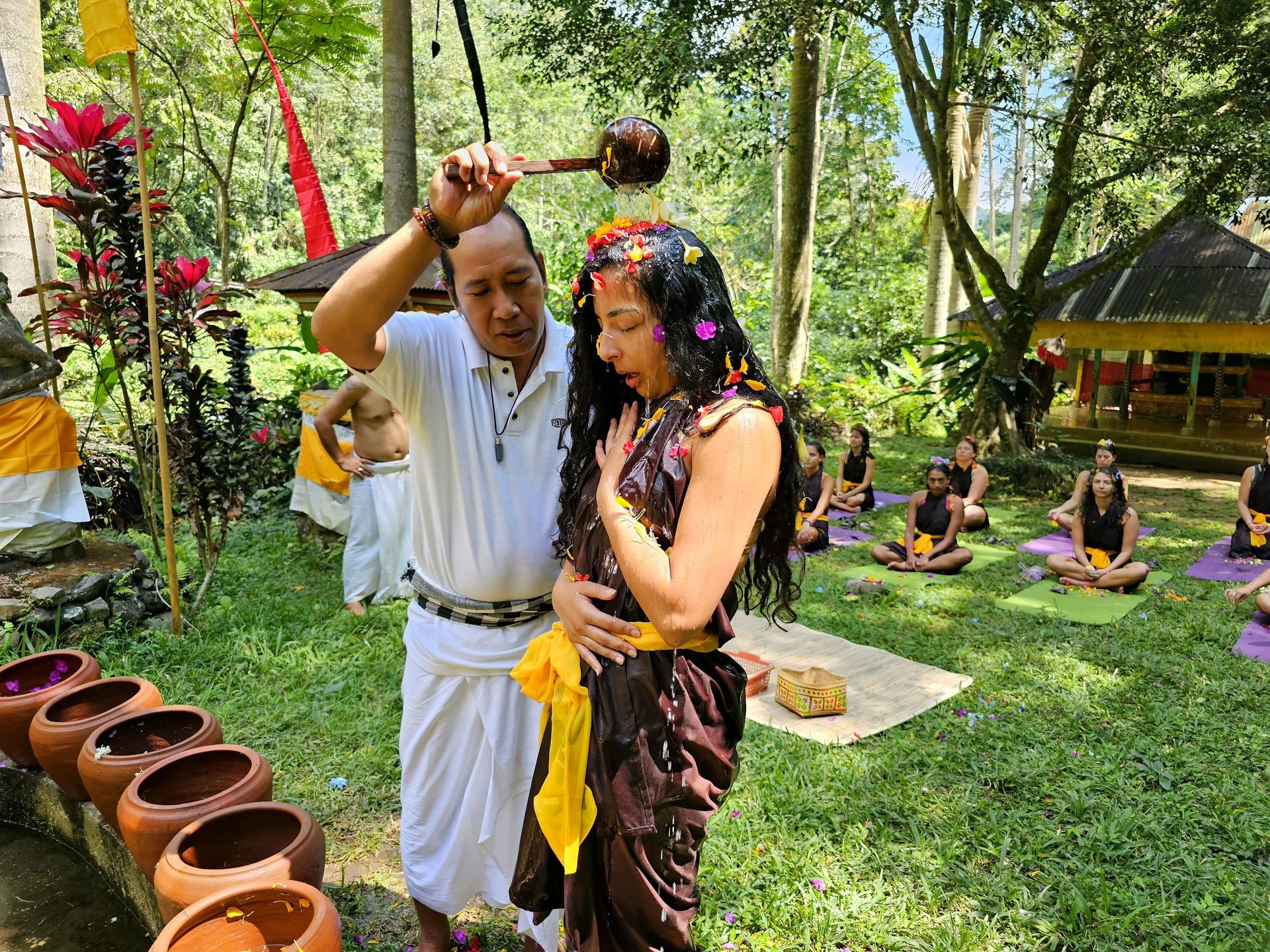 Cérémonie de purification de la cascade sacrée