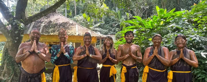 Cérémonie de purification de la cascade sacrée