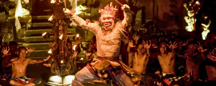 Danse du feu au Temple