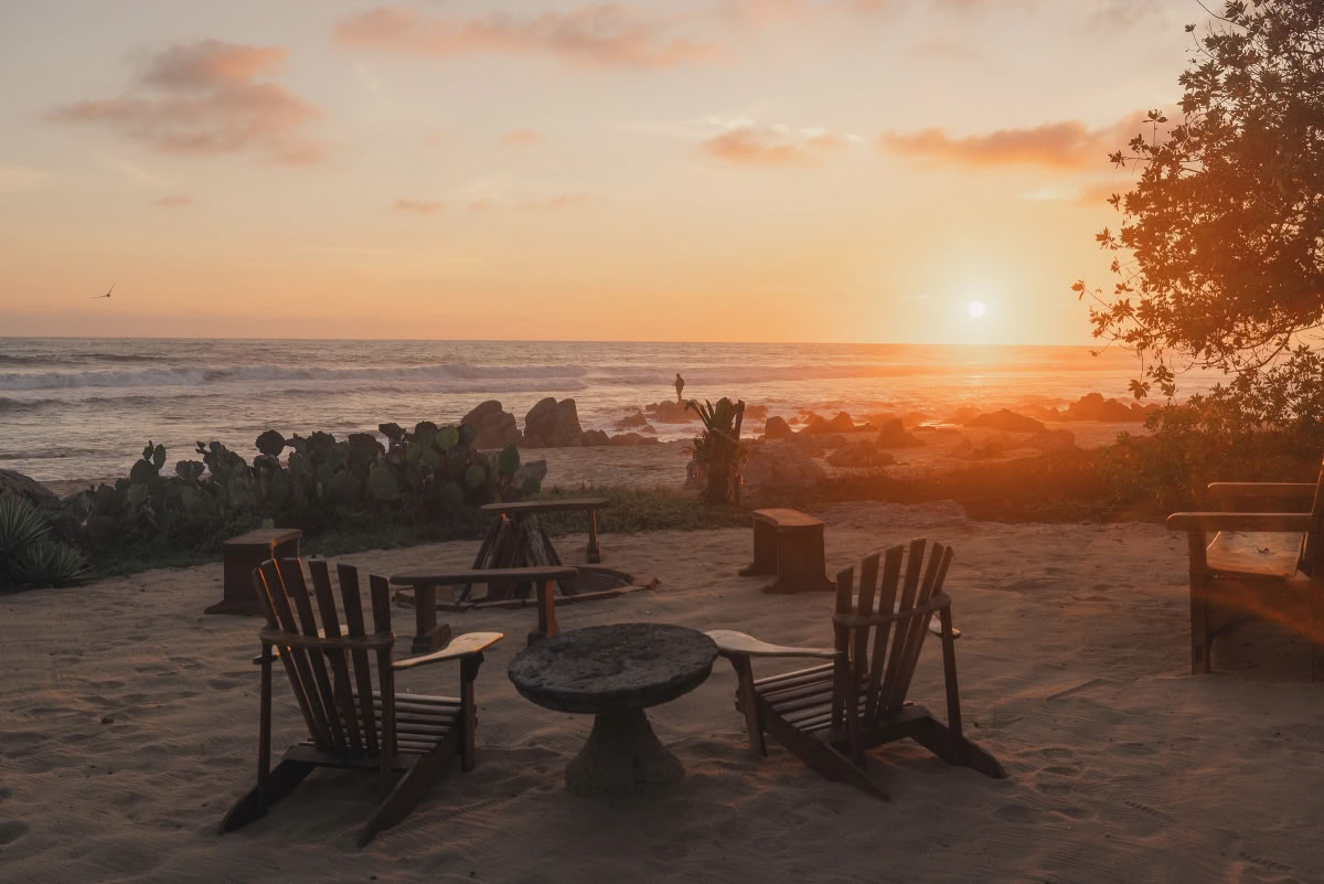 Sun, Sea, & Savasana avec Angie Knight