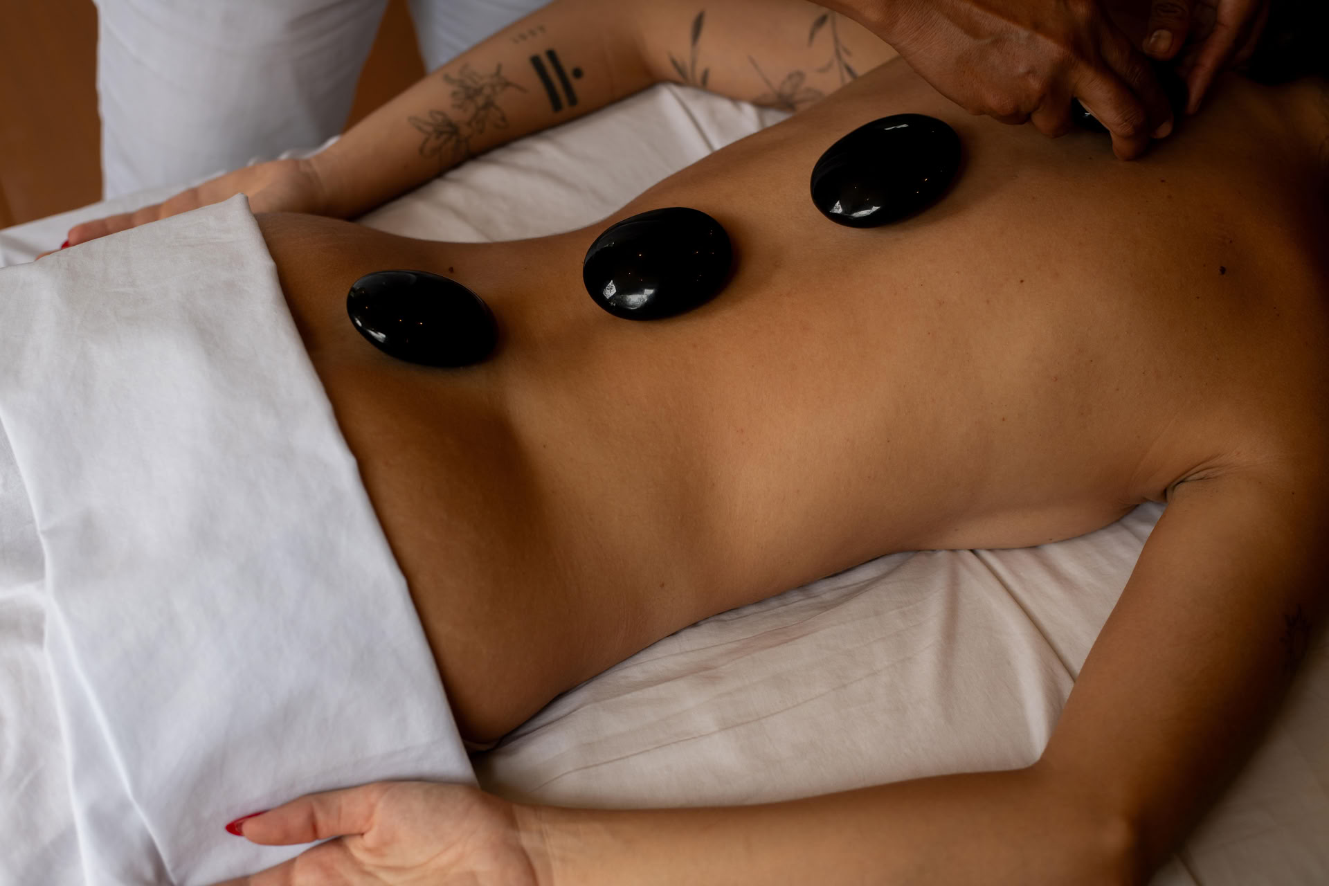 Massage aux pierres chaudes