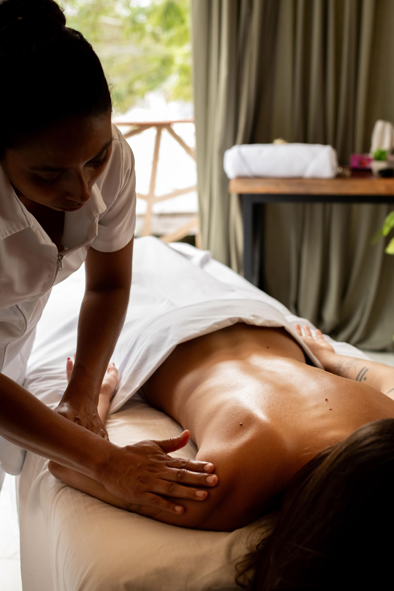 Massage aux pierres chaudes