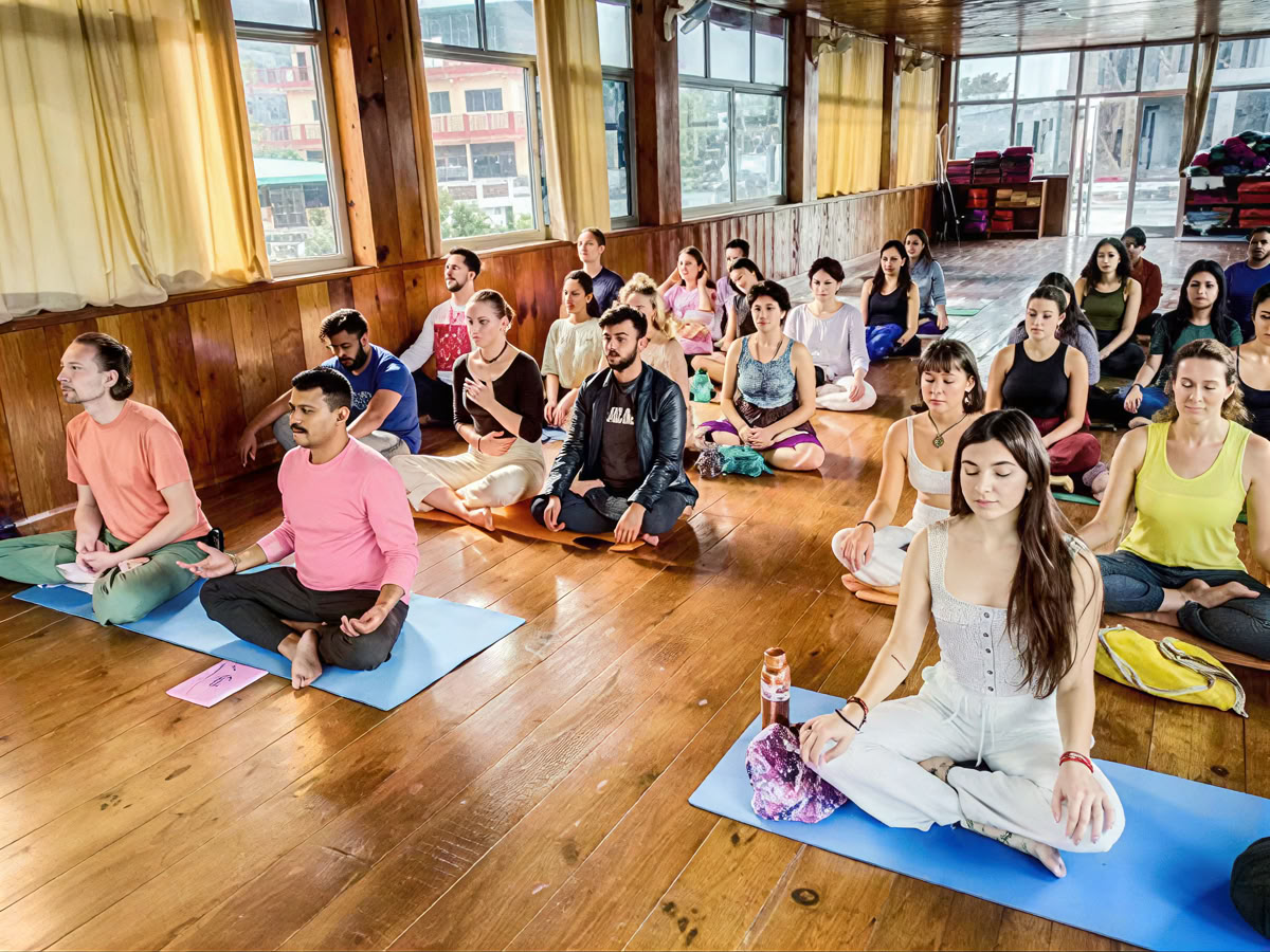 Formation de professeur de yoga de 100 heures à Rishikesh, en Inde – mai 2026