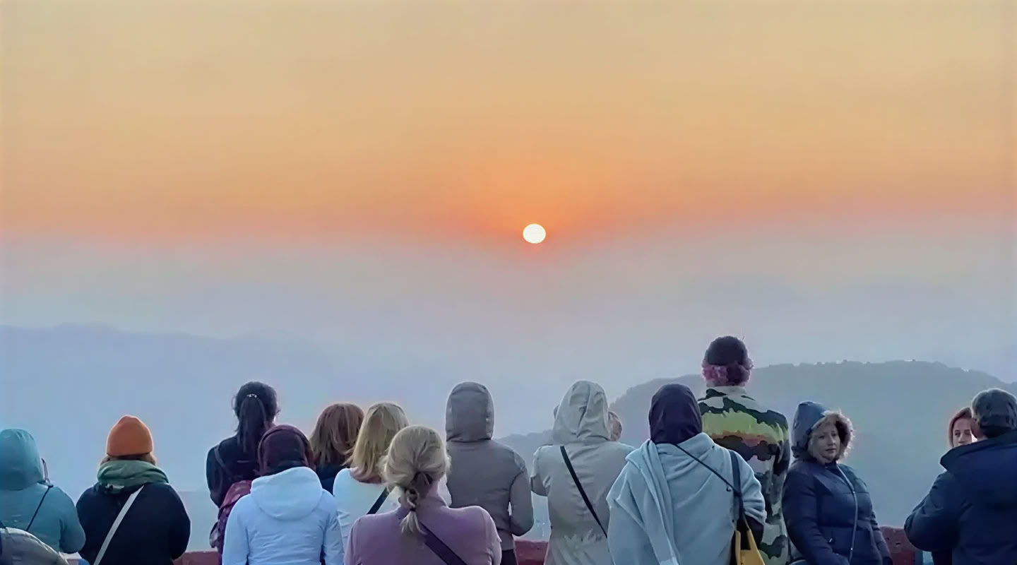 Formation de professeur de yoga de 100 heures à Rishikesh, en Inde – mai 2026