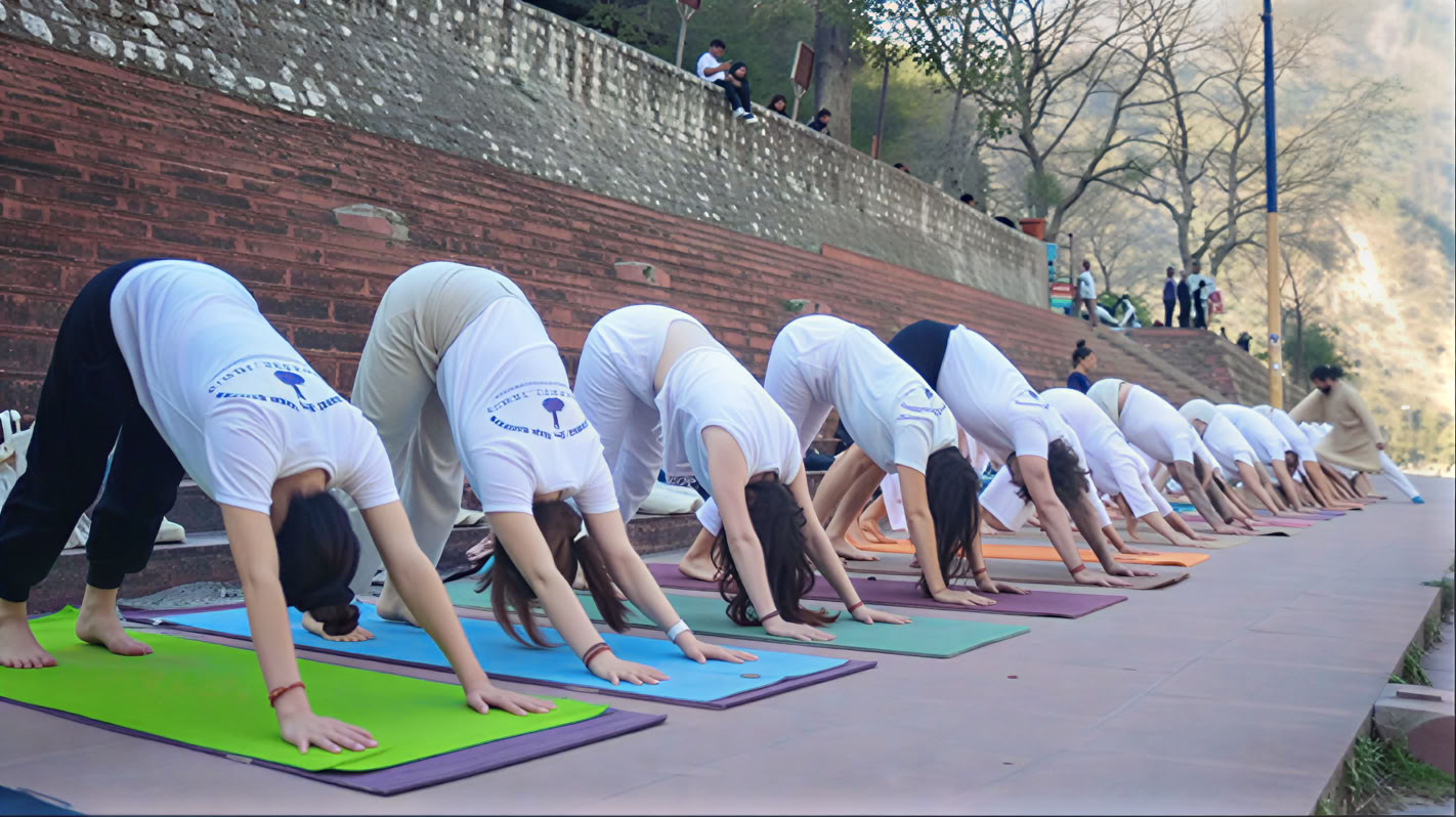 Cours de formation de professeur de yoga de 200 heures à Rishikesh – du 1er juin au 26 juin 2026