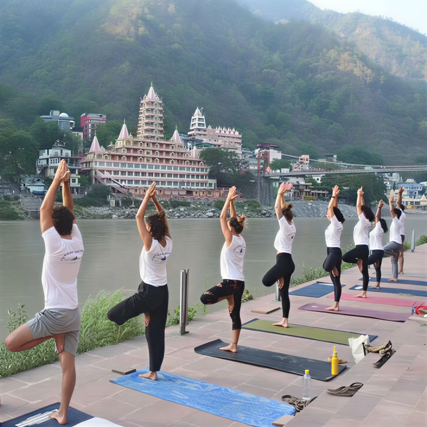 Cours de formation de professeur de yoga de 200 heures à Rishikesh – du 1er juin au 26 juin 2026