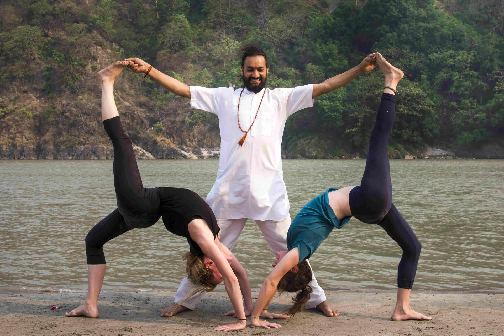 Cours de formation de professeur de yoga de 200 heures à Rishikesh – du 02 août au 27 août 2026