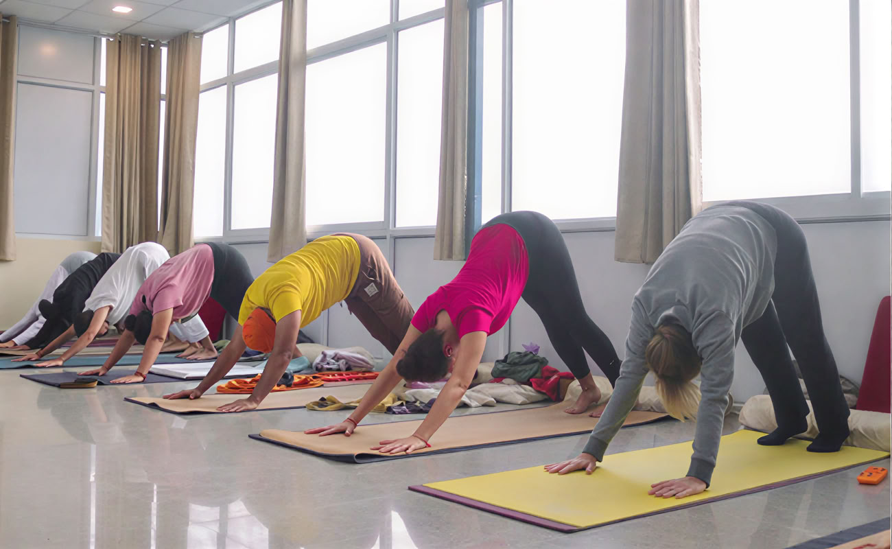 Formation de professeurs de yoga Ayurveda de 200 heures à Rishikesh, en Inde