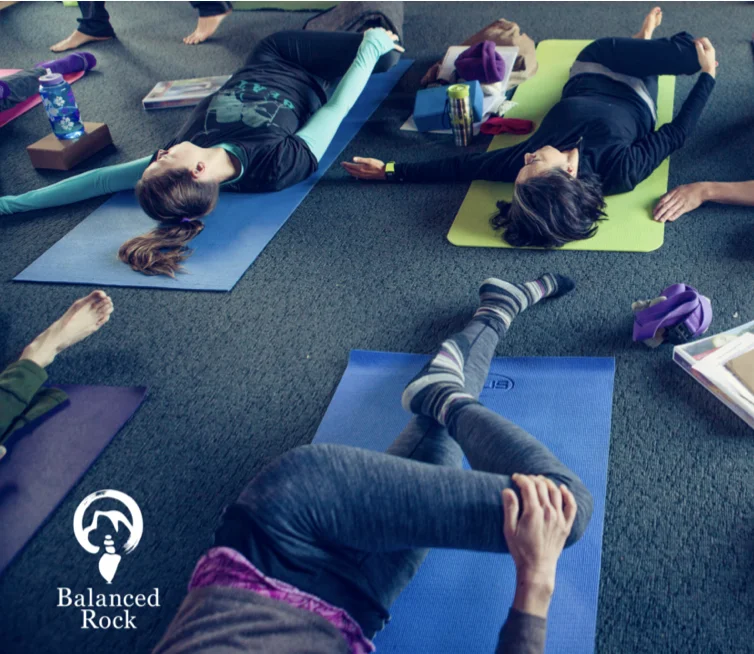 Roots de la Résilience : Yoga & Le Travail qui Reconnecte
