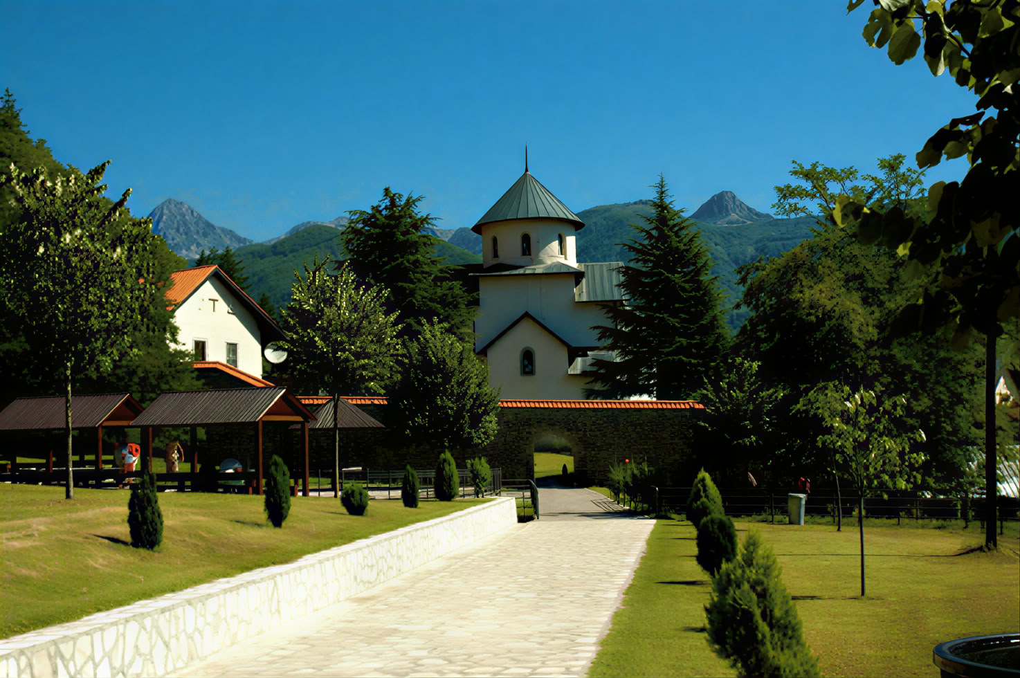 Tour du Grand Monastère du Monténégro