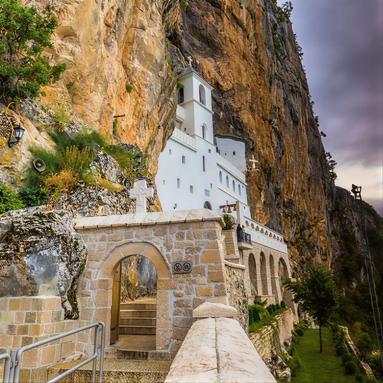 Tour du Grand Monastère du Monténégro