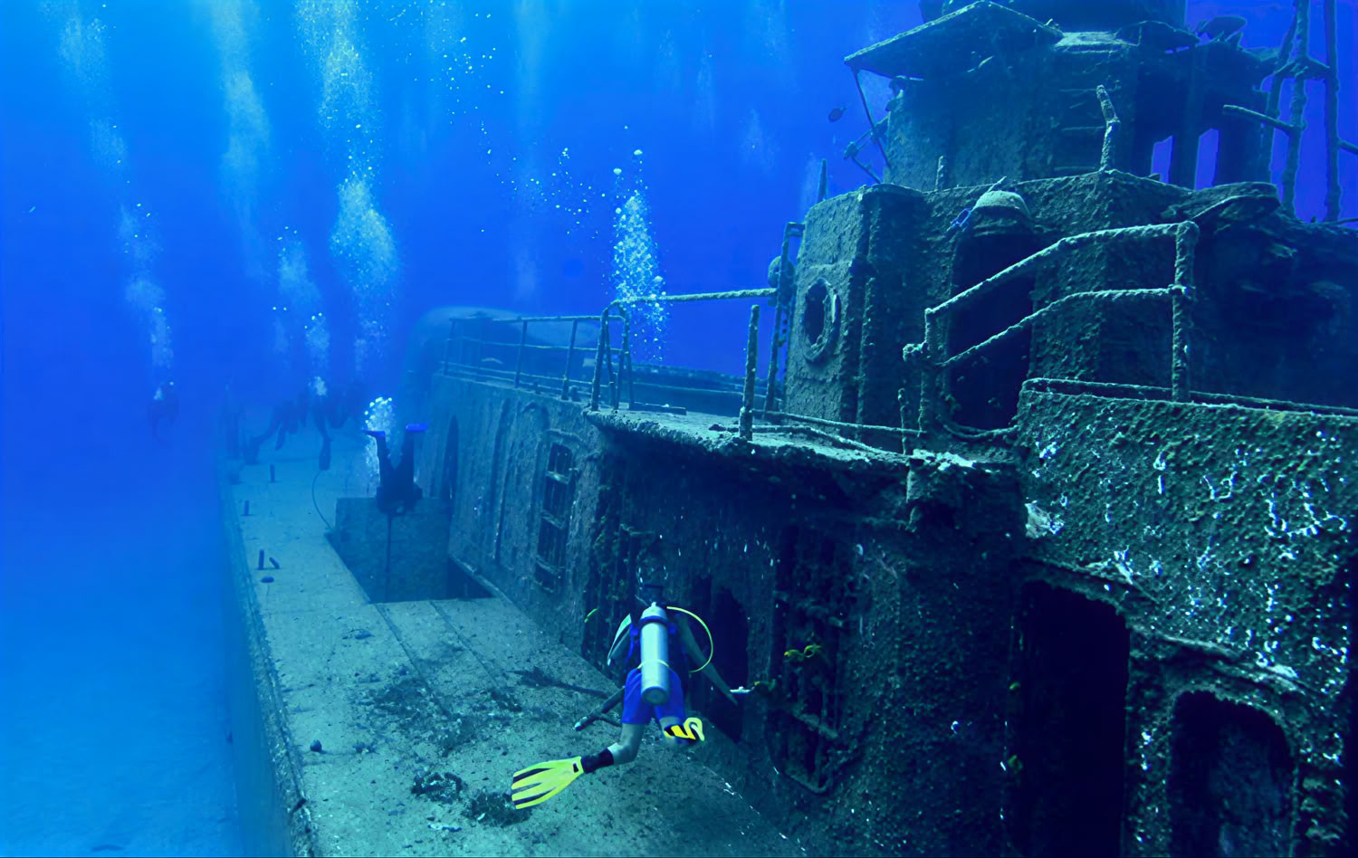 Plongeur sous-marin en eau libre
