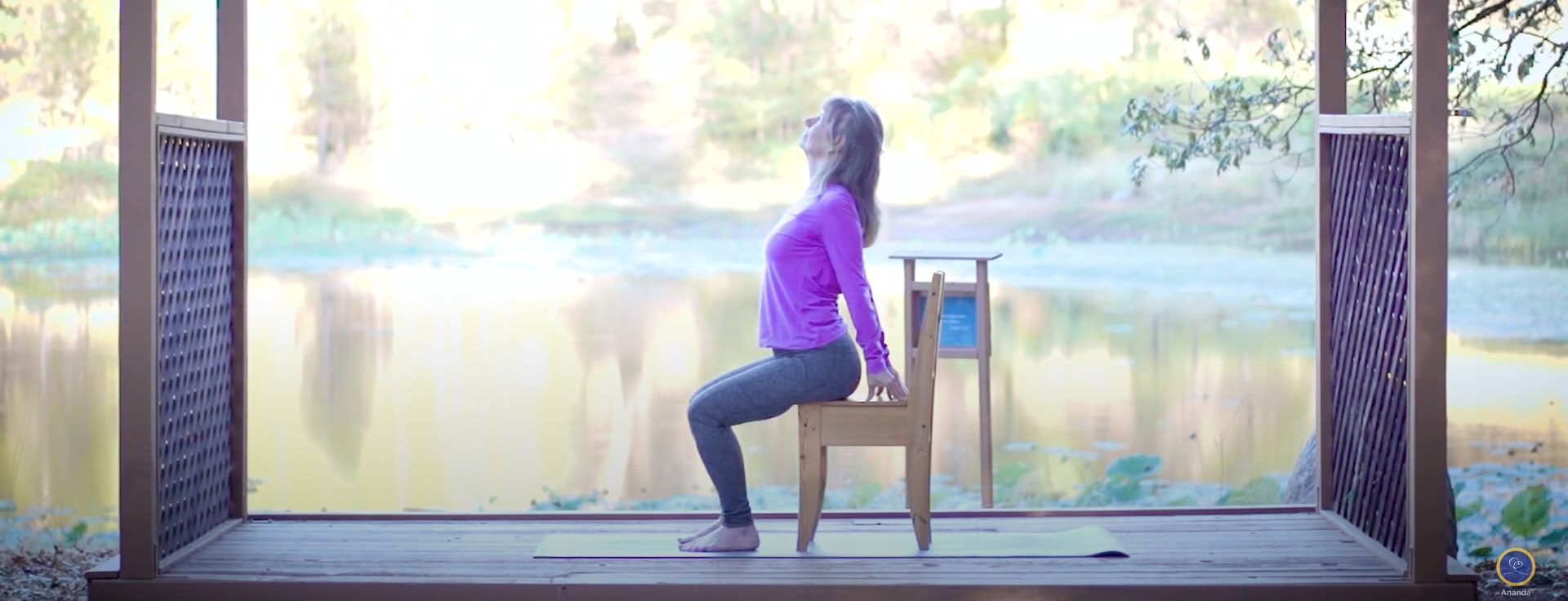 Seniors et Yoga sur chaise