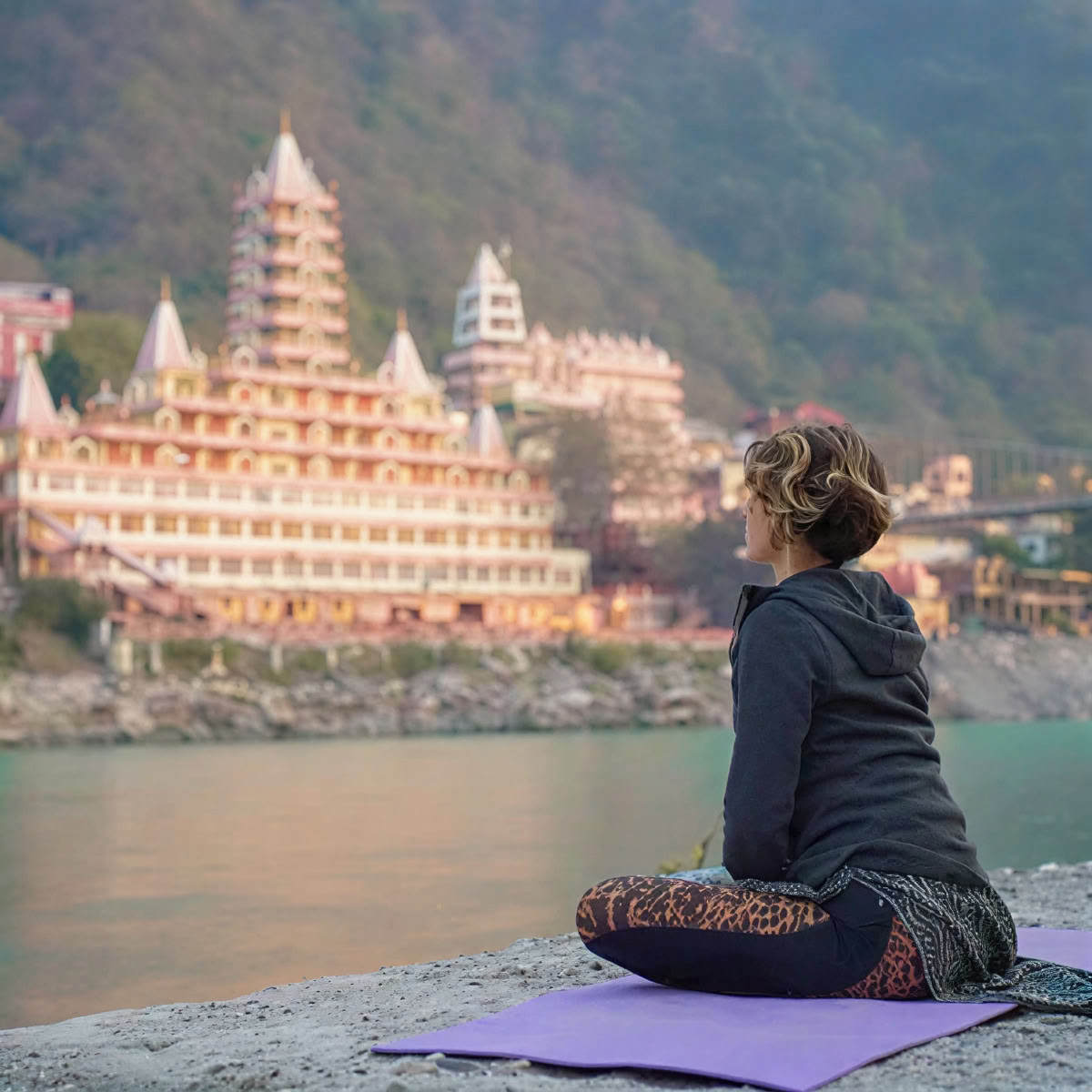 Programme de formation de professeur de yoga de 100 heures