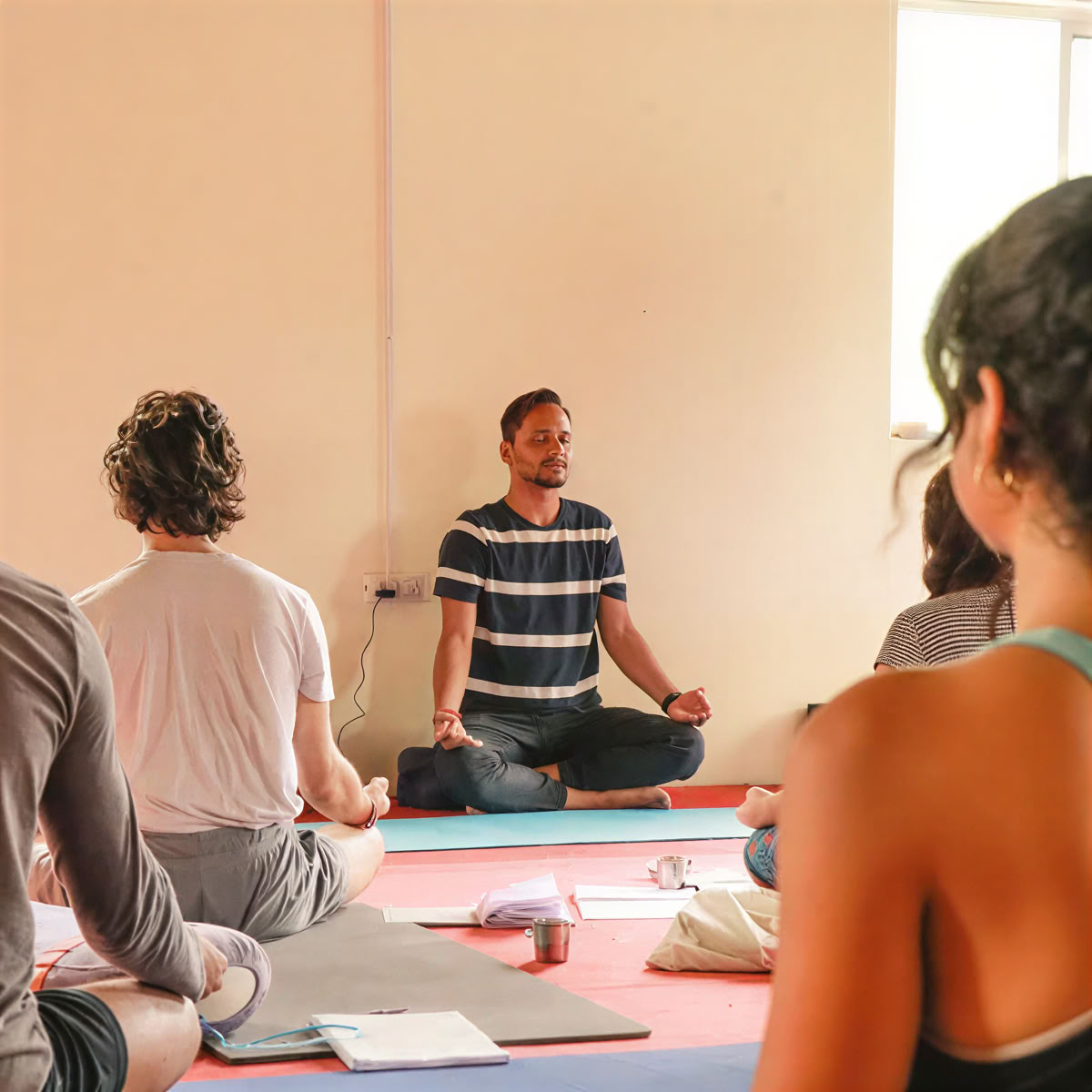 Programme de formation de professeur de yoga de 100 heures