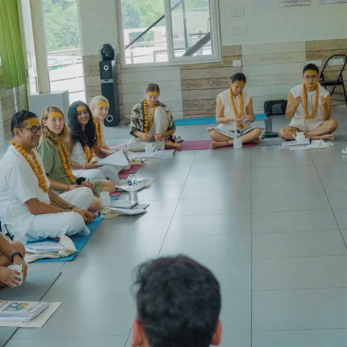 Programme de formation de professeur de yoga de 300 heures
