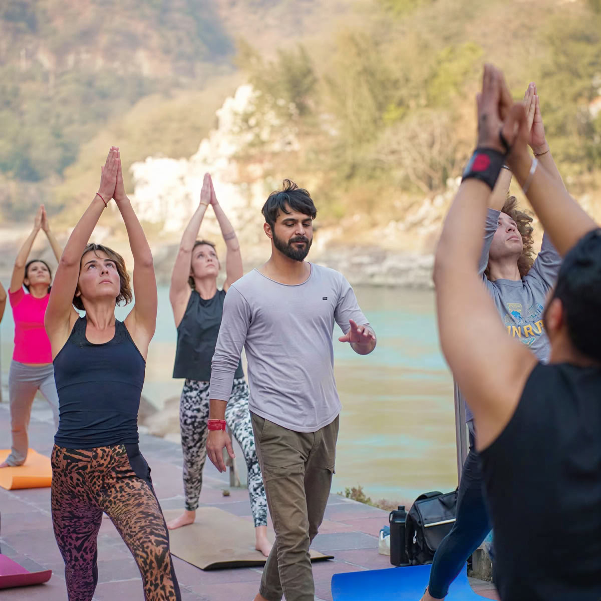 Programme de formation de professeur de yoga de 300 heures
