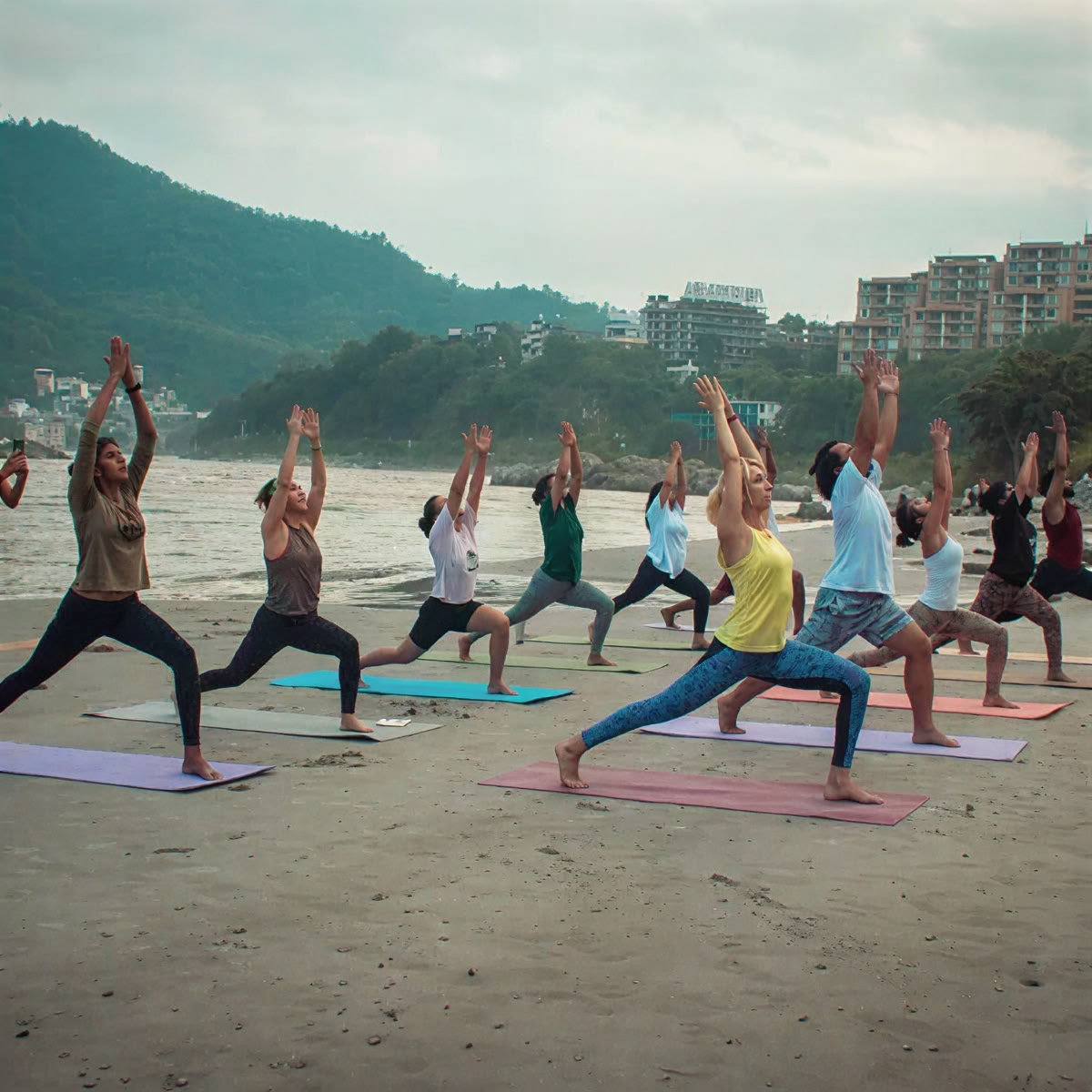 Formation de professeure de yoga de 300 heures à Rishikesh – 01 mai – 27 mai 2026