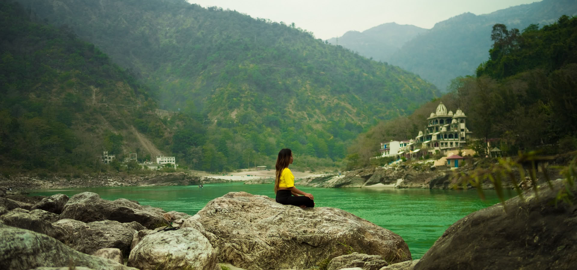 Formation de professeur de yoga holistique de 100 heures à Rishikesh