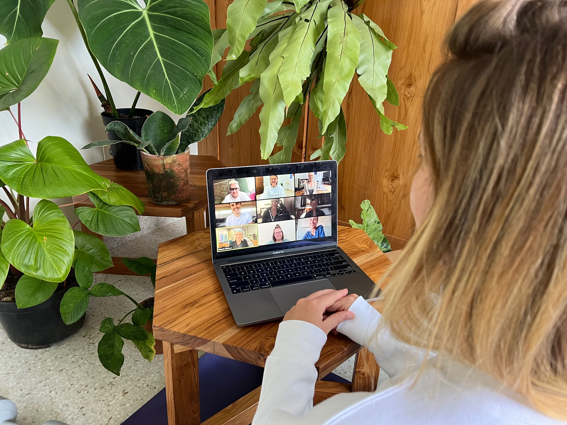 Formation de professeur de yoga hybride de 200 heures
