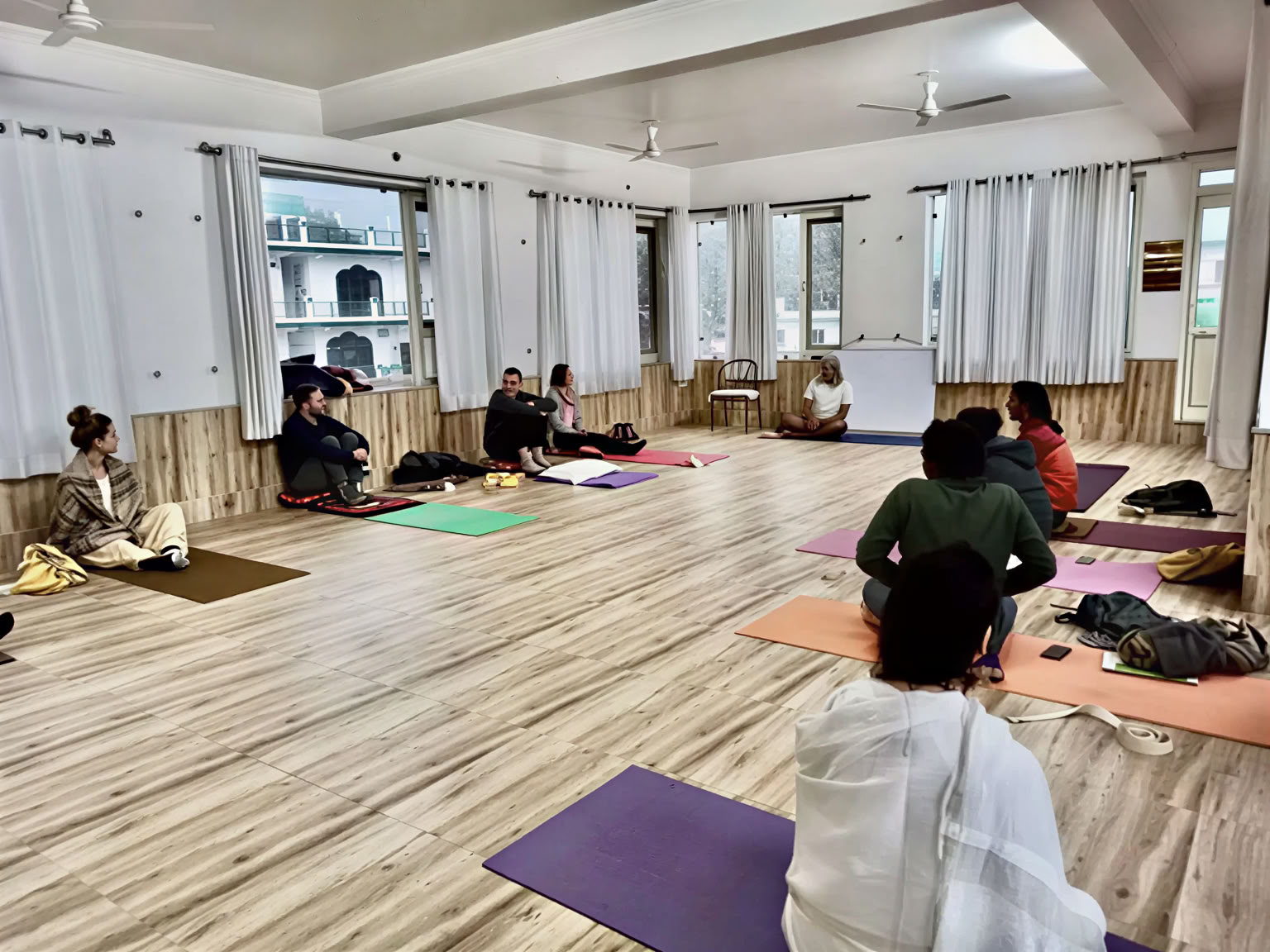 Cours de formation de professeur de yoga Kundalini de 300 heures à Rishikesh