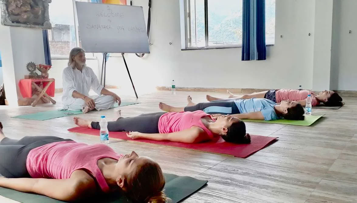 Retraite de formation en thérapie par le yoga à Rishikesh, Inde