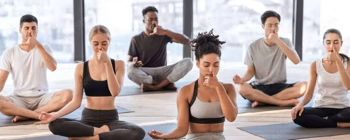Retraite de formation en thérapie par le yoga à Rishikesh, Inde