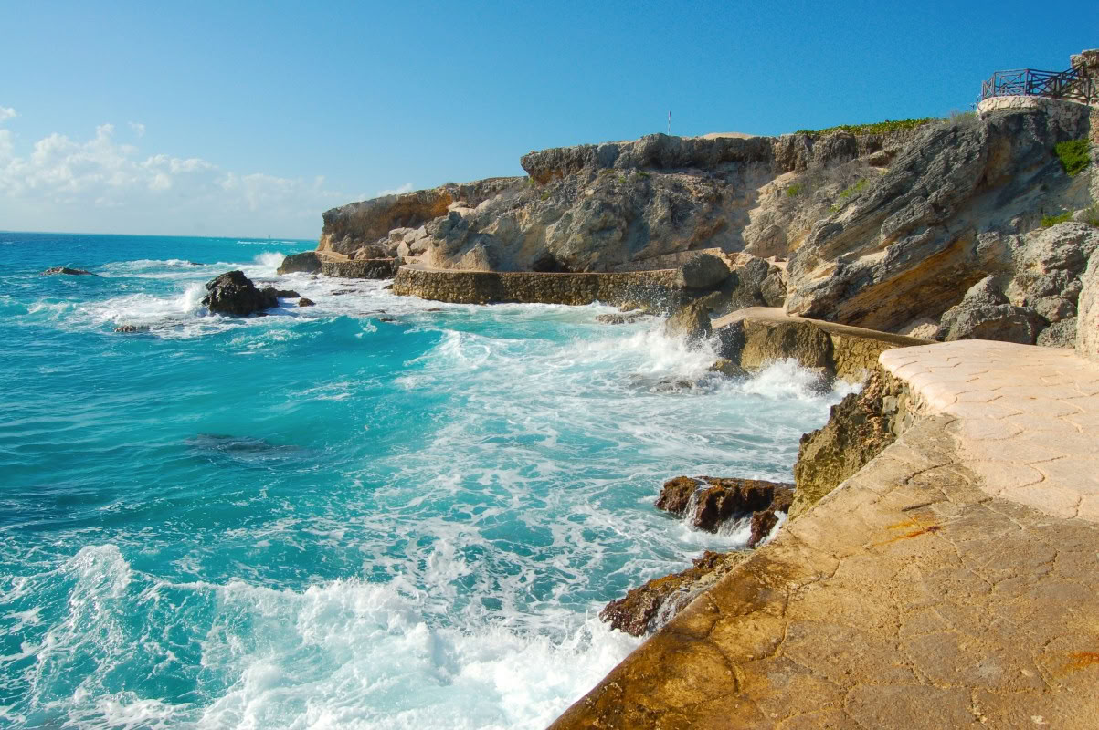 Récifs coralliens et falaises d'Isla Mujeres