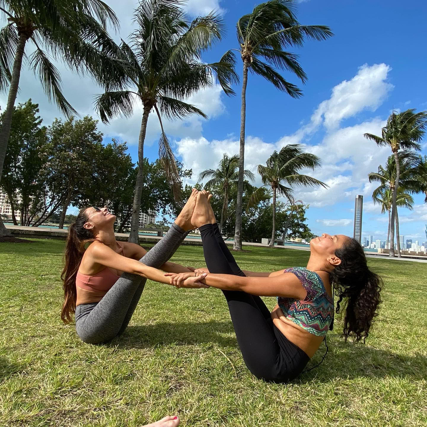 Cours de yoga en duo au parc !