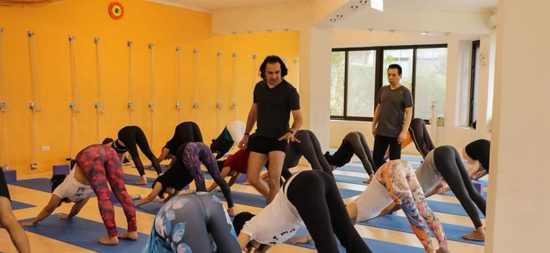 Yoga retraite Course by Om Yoga Rishikesh