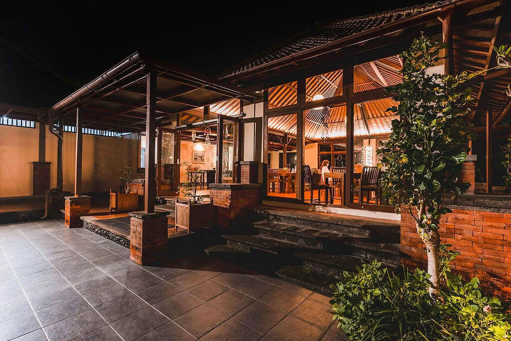 Formation de professeurs de méditation à Bali, Pelaga