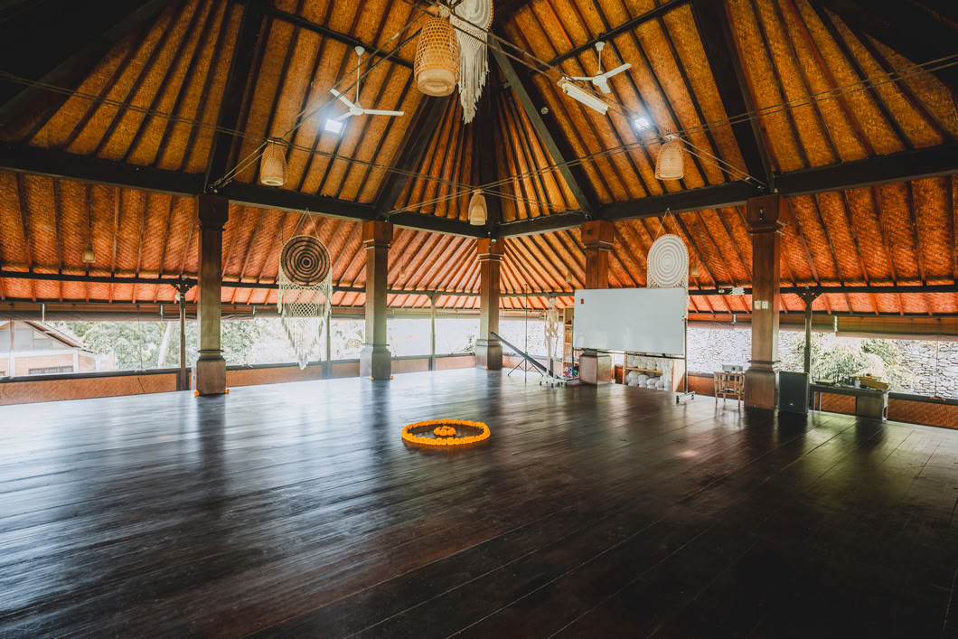 Formation de professeur de yoga hybride 200 heures / 300 heures – 26 mai - 4 juin