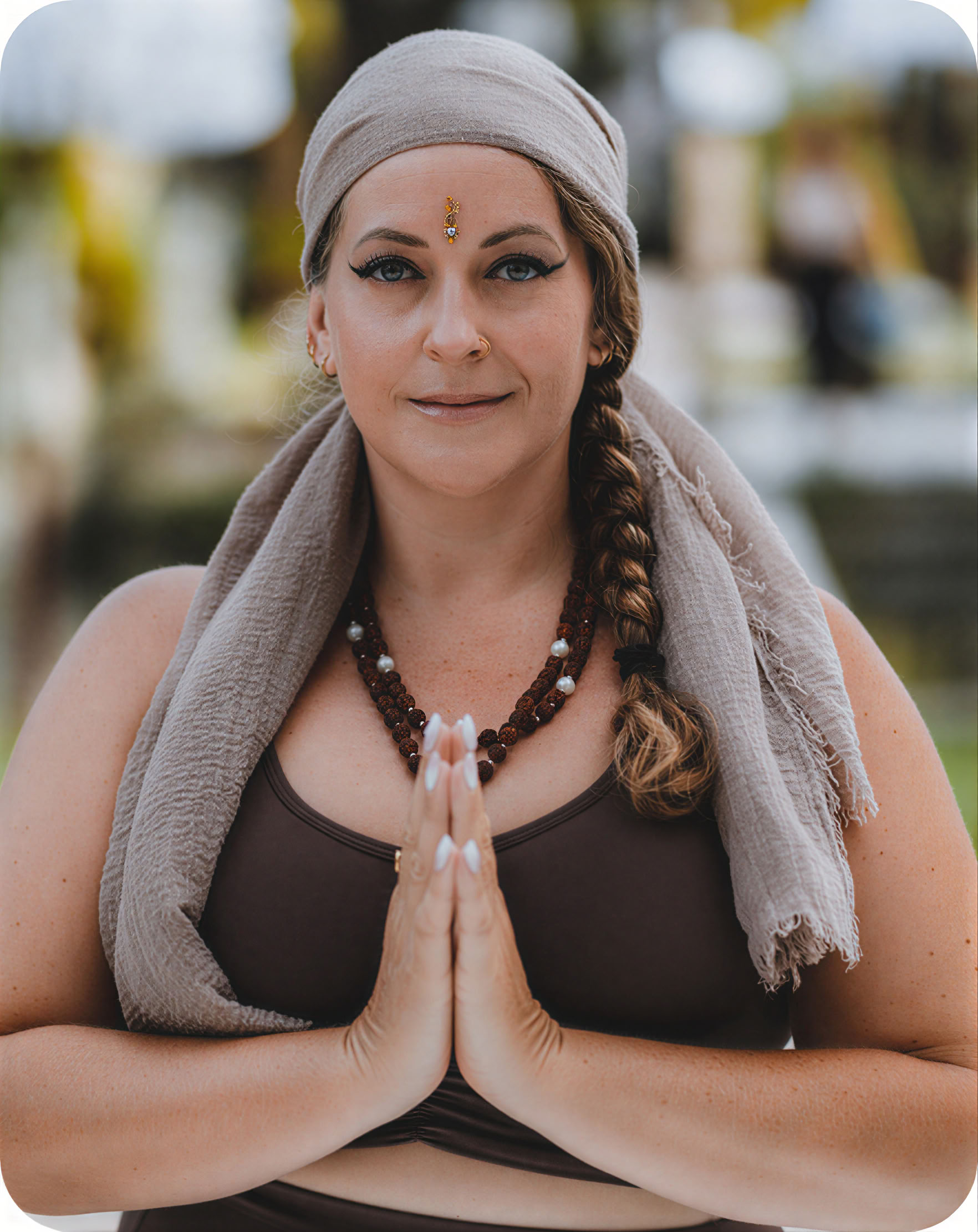 Formation de professeure de yoga hybride de 200 heures / 300 heures – 6 juin – 15 juin