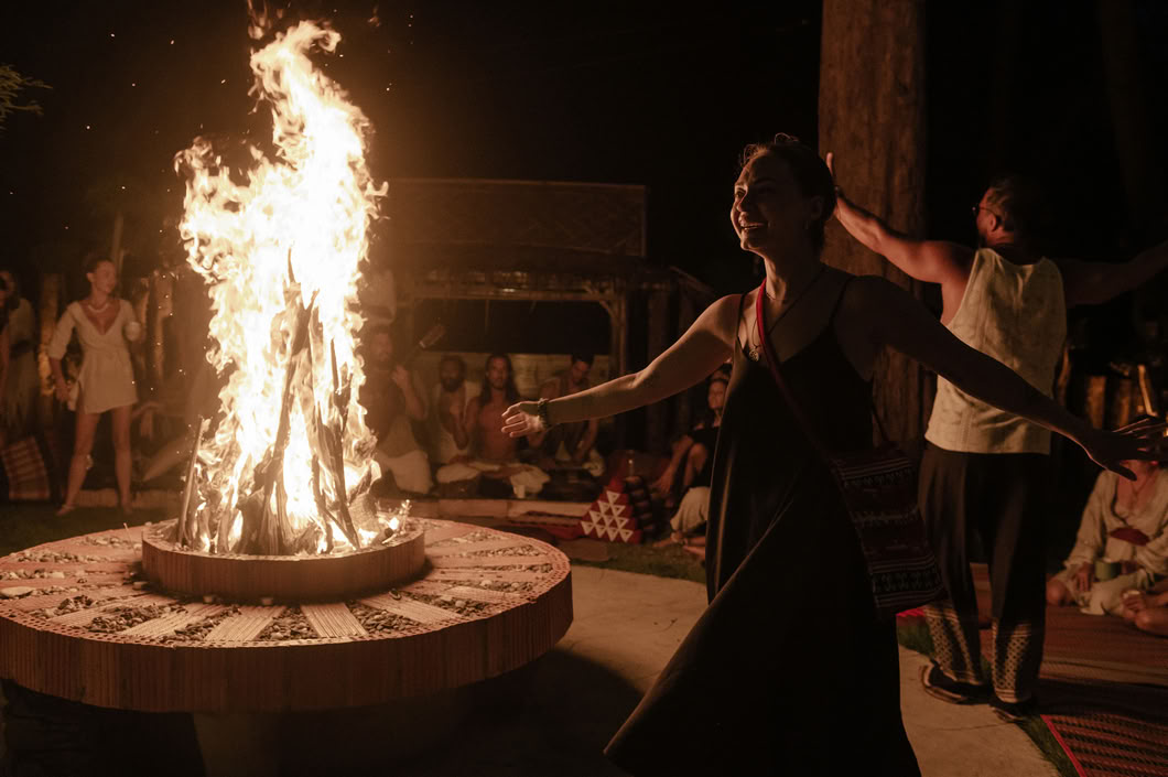 Formation de professeurs de yoga hybride 200 heures / 300 heures – 9 juillet – 18 juillet 2026