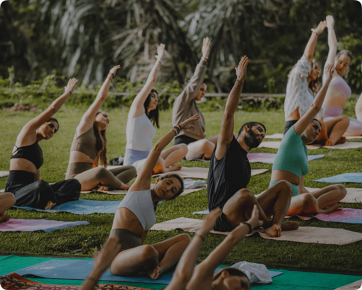 Formation de professeur de yoga hybride de 200 heures / 300 heures – 11 août – 20 août 2026