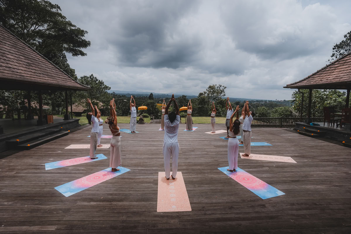 Formation hybride de professeur de yoga de 200 heures / 300 heures – 11 mai – 24 mai 2026