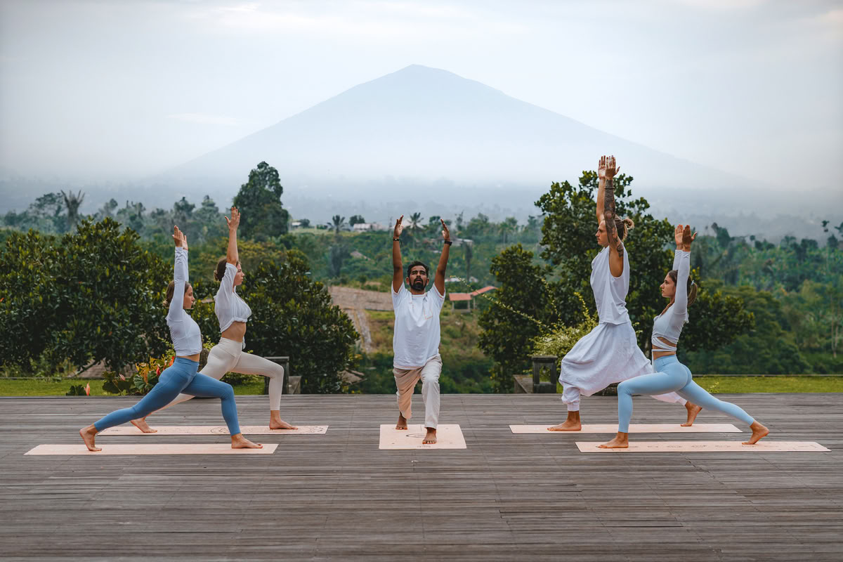 Formation de professeur de yoga de 300 heures – 22 juin - 18 juillet 2026