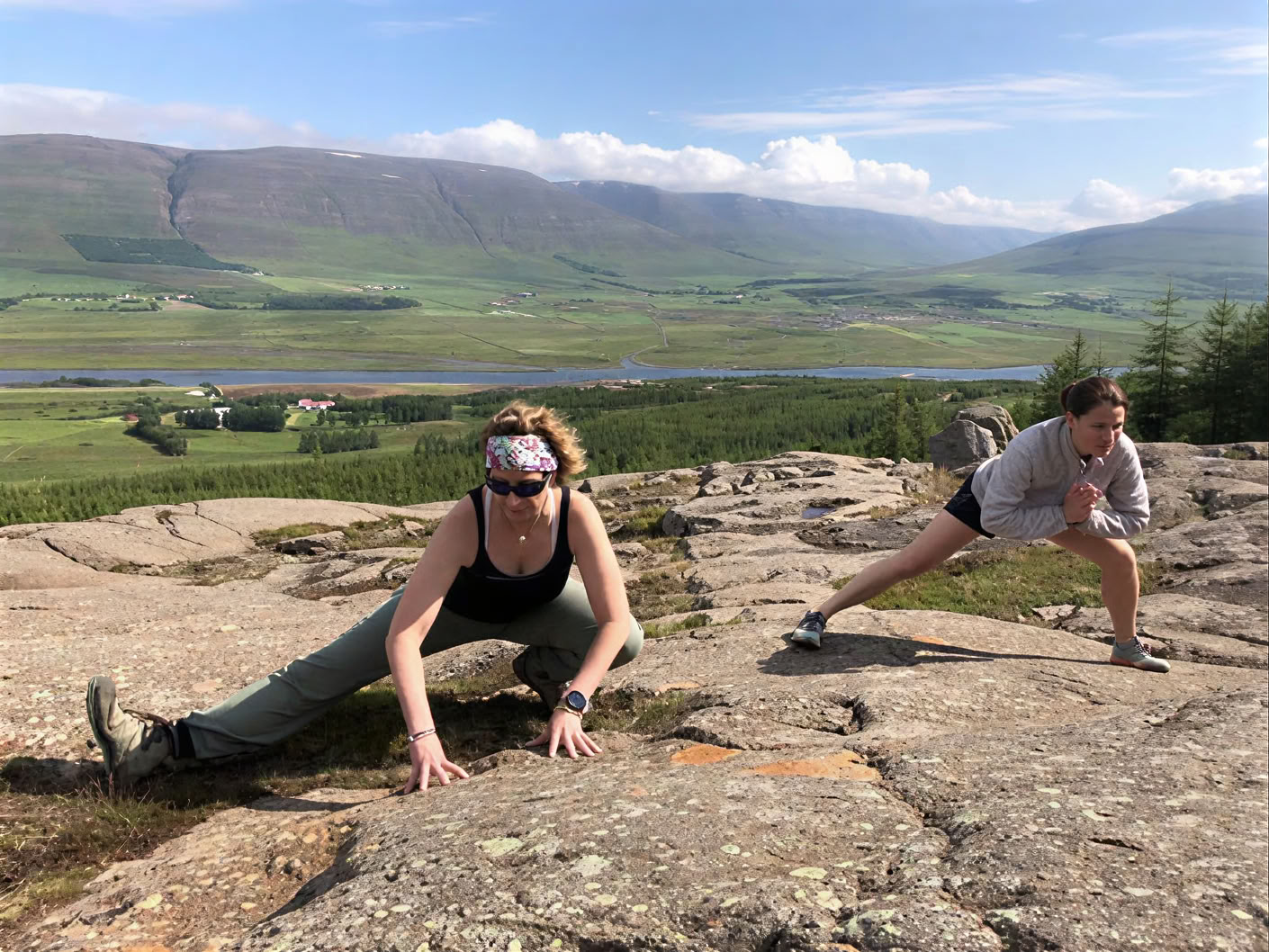 Yoga & Randonnée Retraite Soleil de Minuit en Islande – Dates 2025