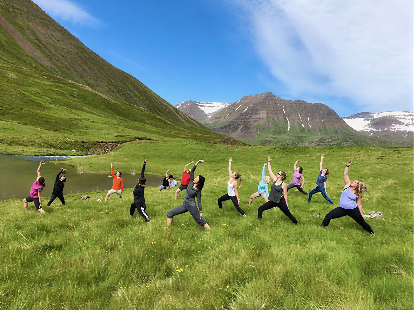 Yoga & Randonnée Retraite Soleil de Minuit en Islande – Dates 2025