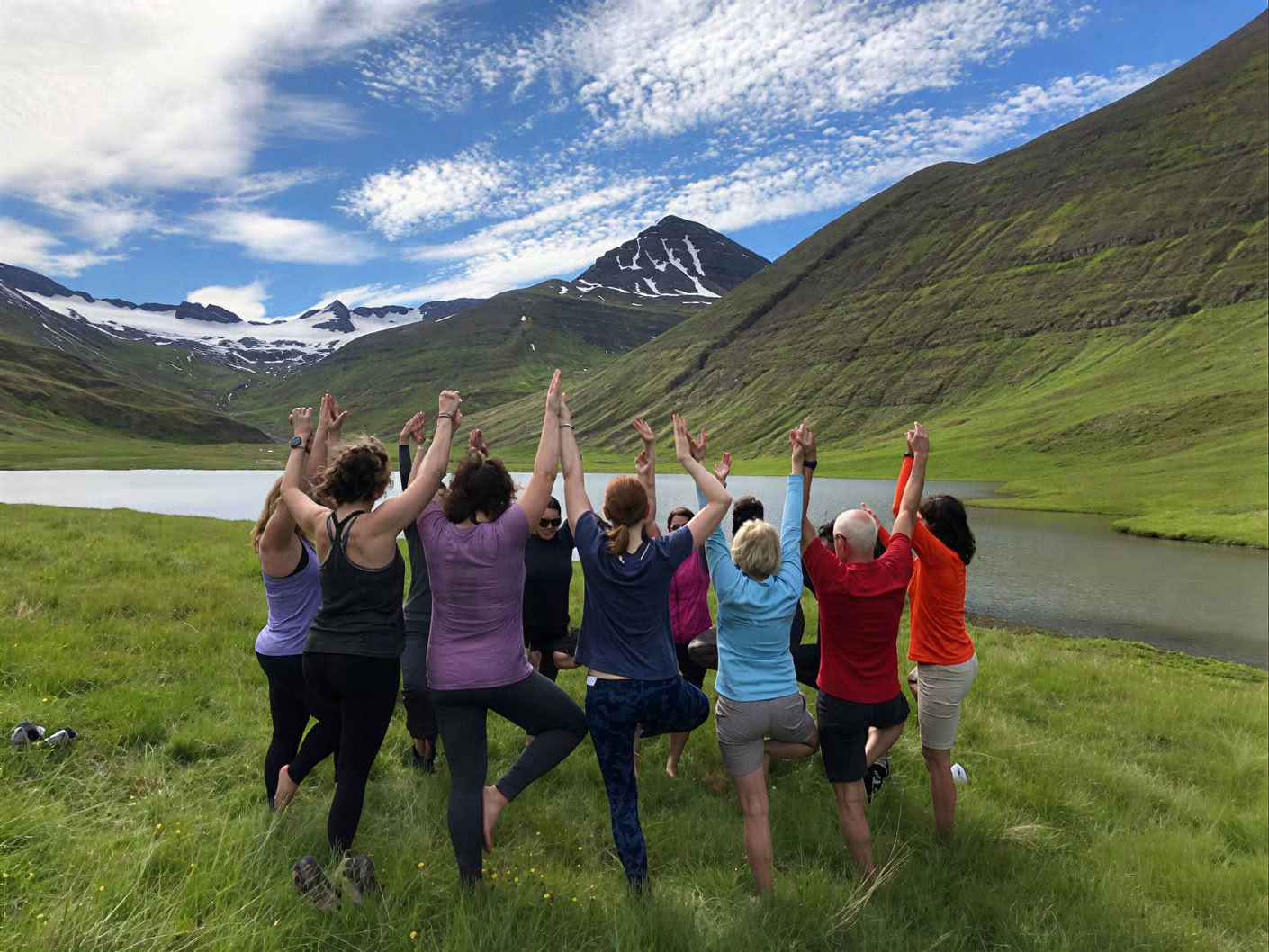 Yoga & Randonnée Retraite Soleil de Minuit en Islande – Dates 2025