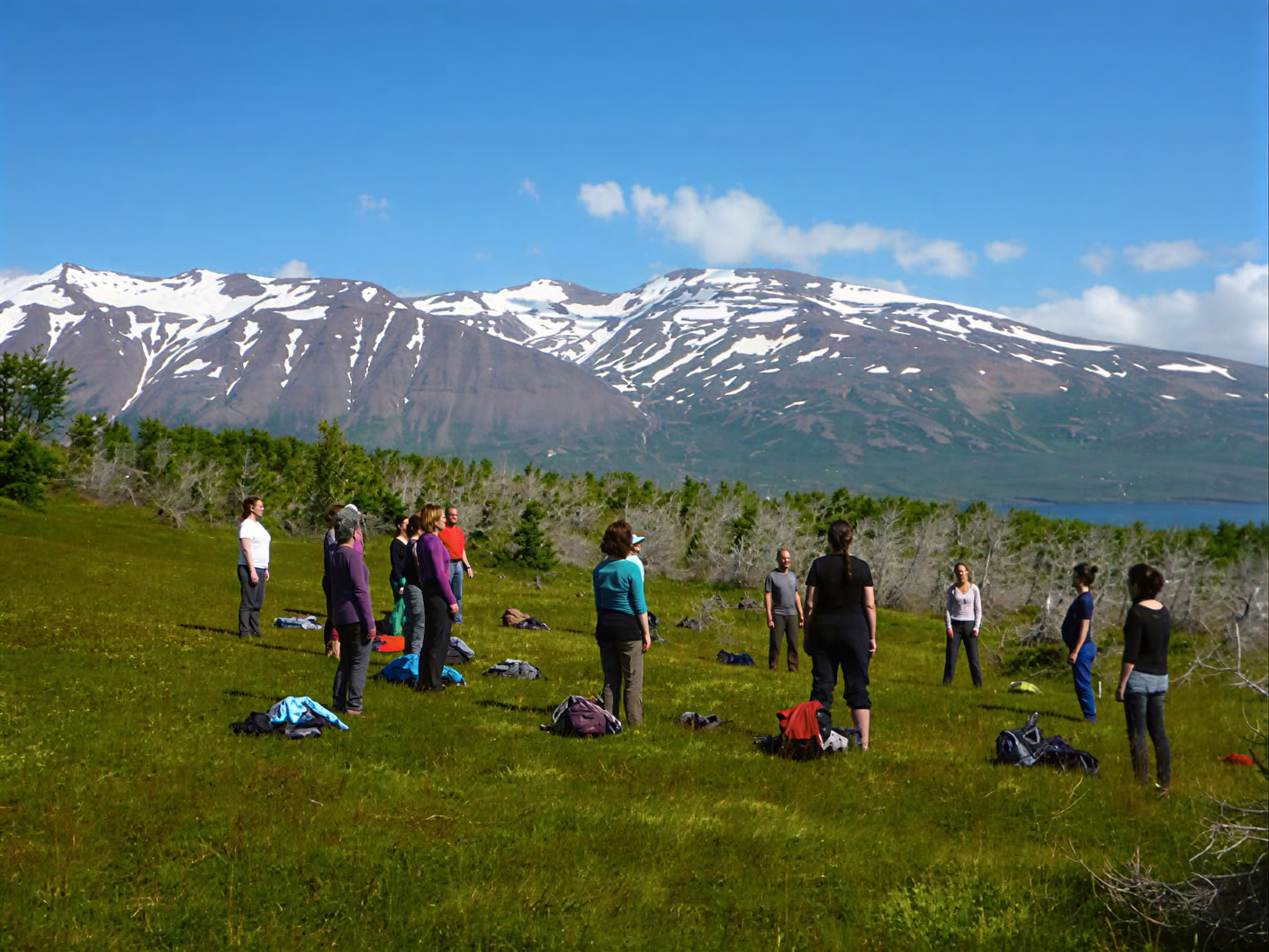 Yoga & Randonnée Retraite Soleil de Minuit en Islande – Dates 2025