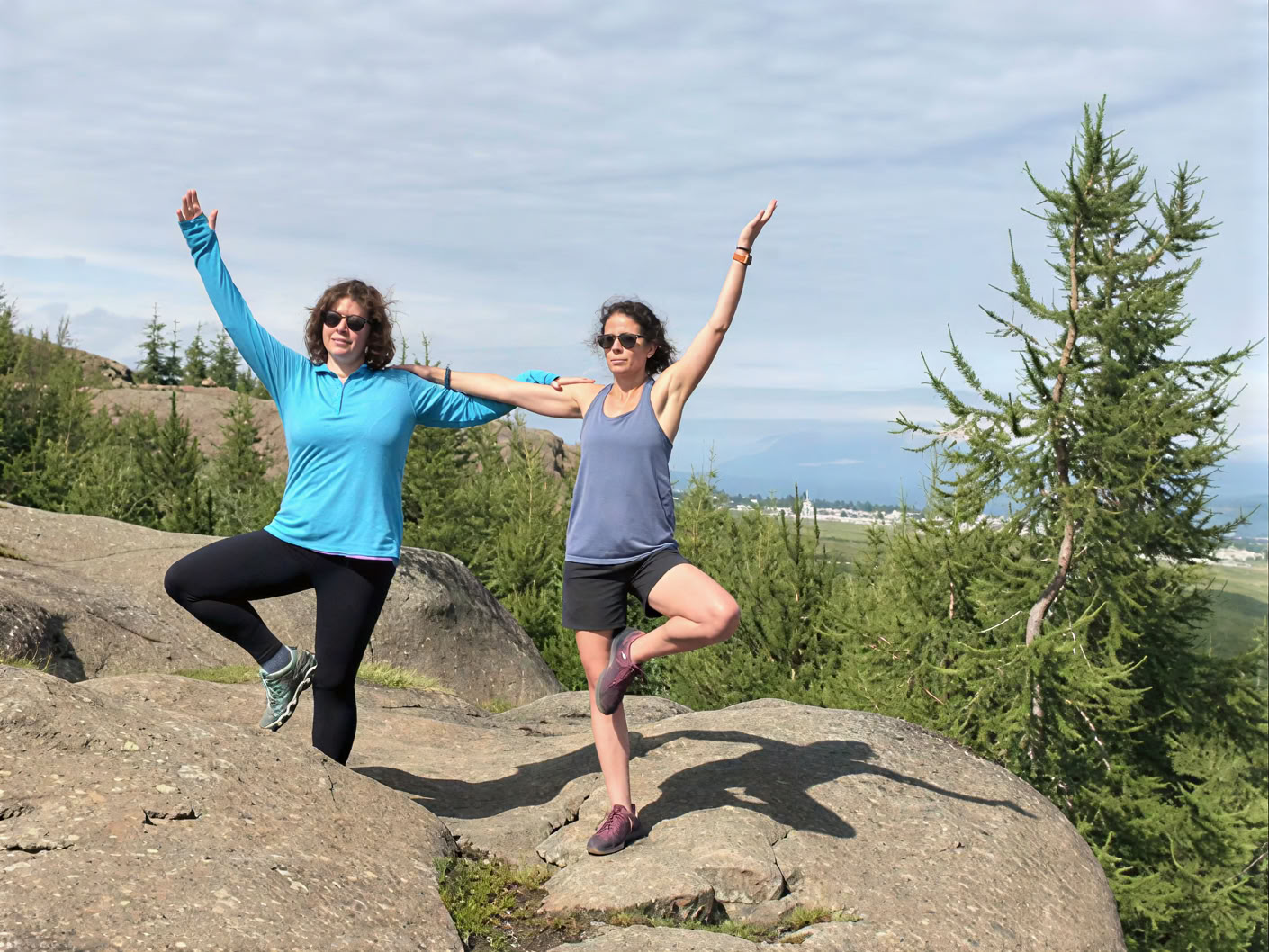 Yoga & Hike Retraite Midnightsun en Islande – Dates 2026