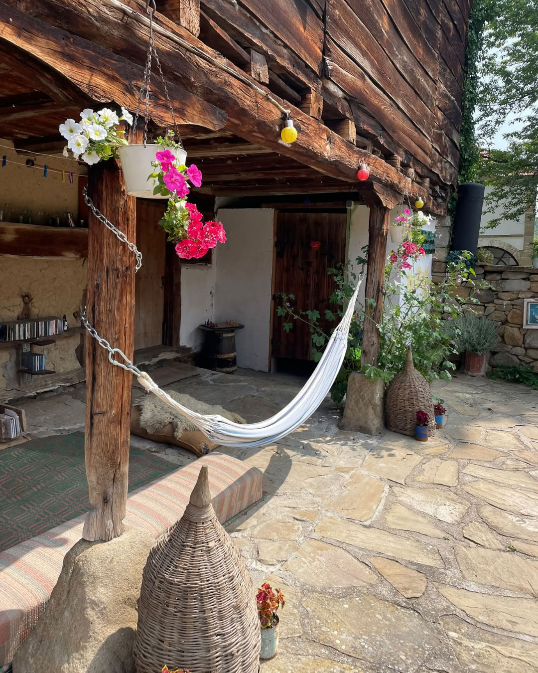 3 jours : Atelier, techniques avancées d’enduit en argile + journée d’arrivée Land & Connect – Whispers of Earth, tisser l’esprit du lieu et l’argile vivante : partie 2