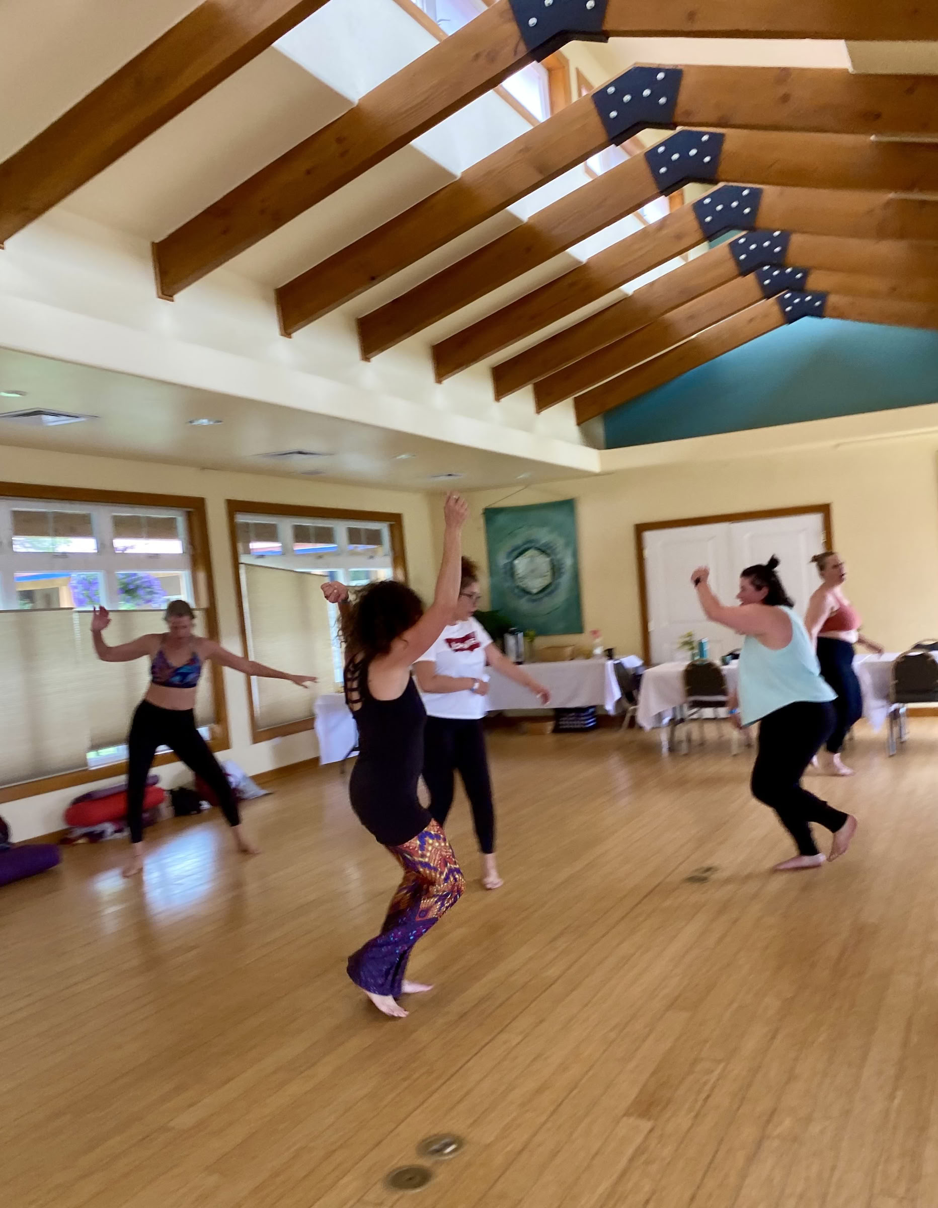 Embody & Rise : Mouvement en communauté
