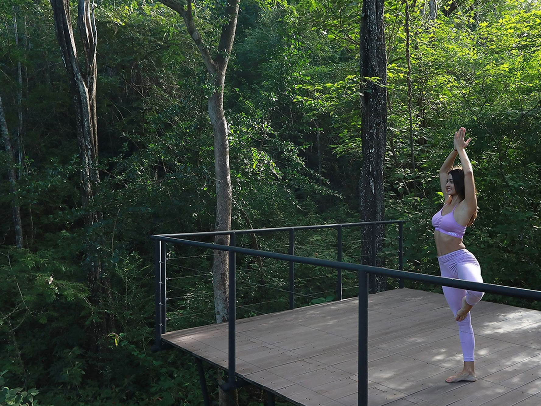 Yoga à flanc de falaise