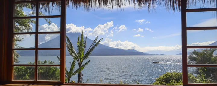 Spirit of Atitlán: Yoga, Son et Bien-être Retraite / S’installer dans le silence — Villa Sumaya
