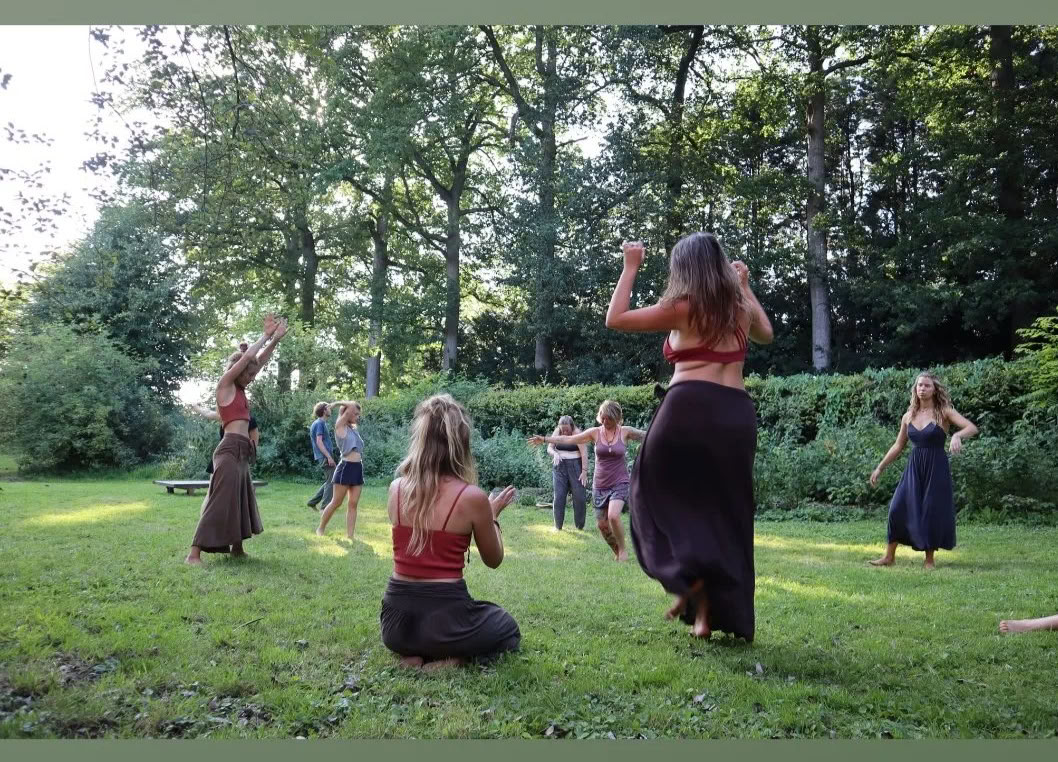 Retraite de yoga nu et de méditation pour femmes de la Terre